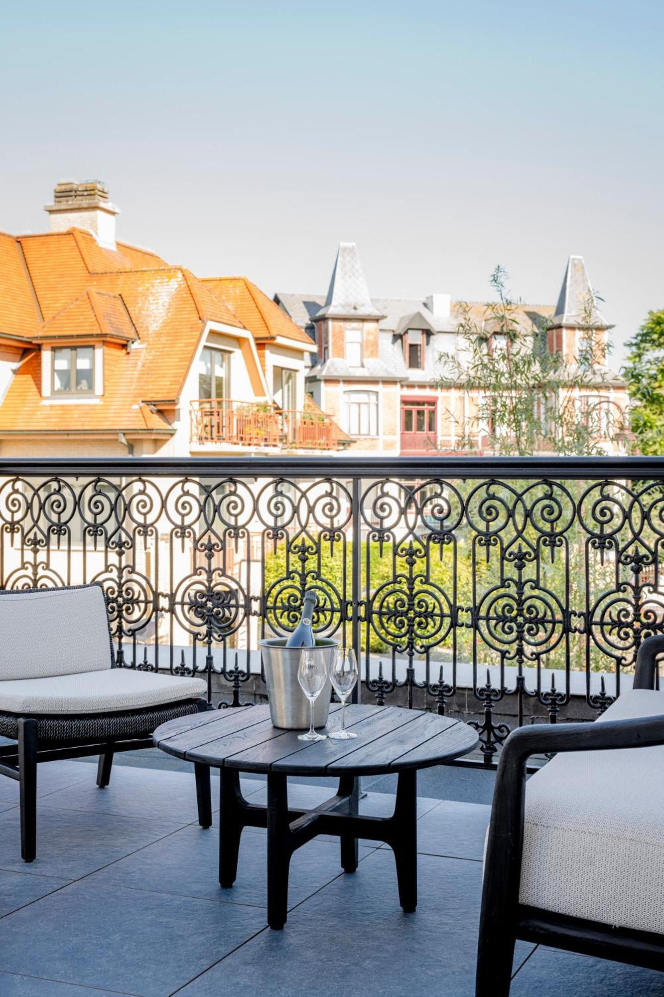 Hotel Des Brasseurs Де Хаан Екстериор снимка